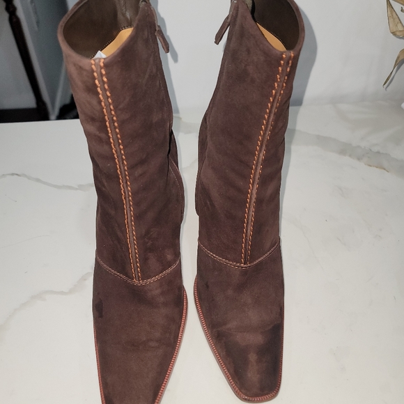 Tod's suede ankle heeled boots - Picture 4 of 10